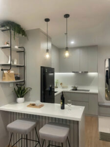 Mẫu tủ bếp gỗ MDF phủ Melamine màu xám hiện đại