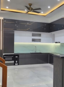 Hệ tủ bếp kịch trần tối ưu không gian lưu trữ