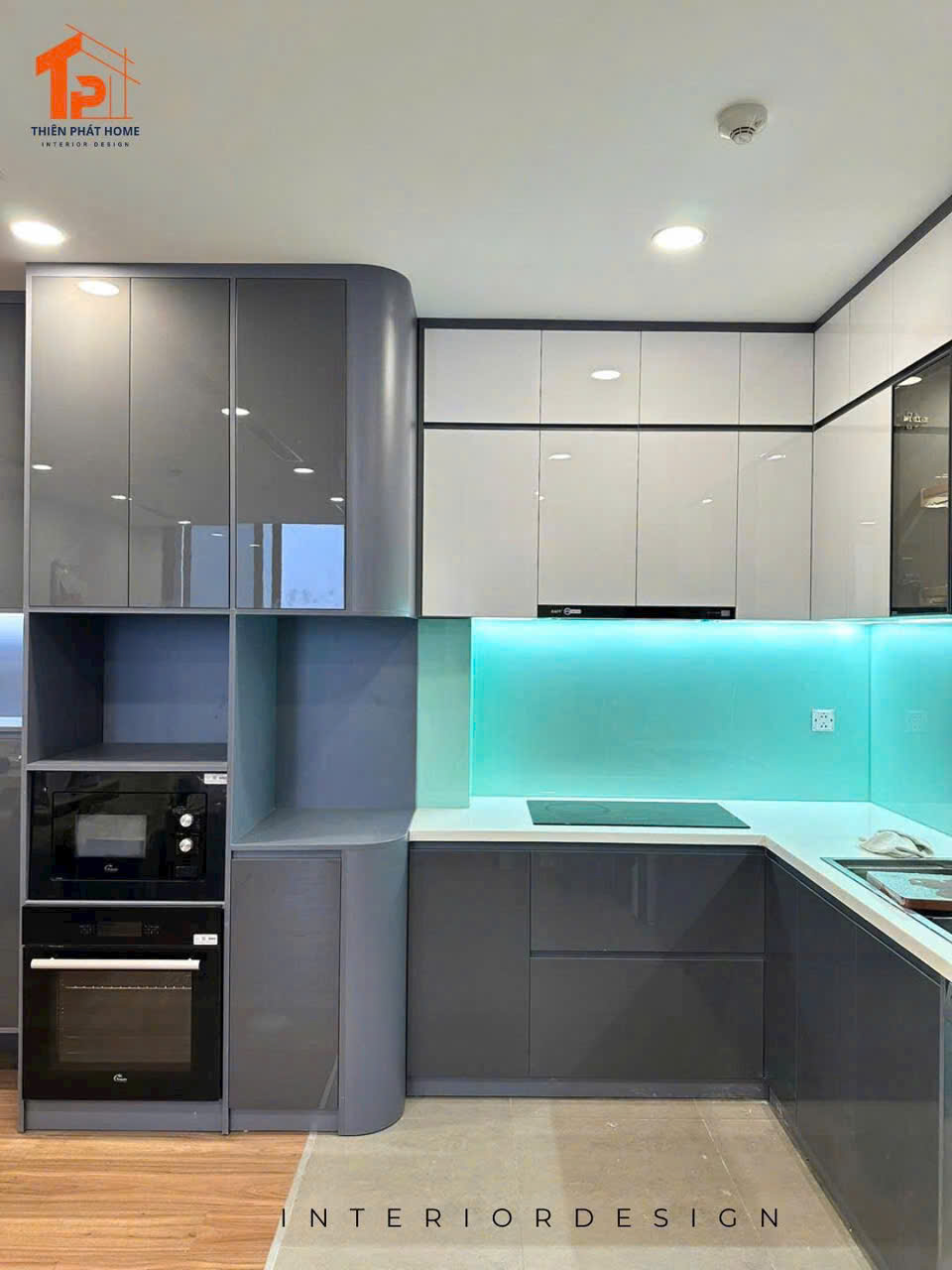 Thiết kế và thi công tủ bếp nhựa đặc PVC phủ Acrylic bóng gương hiện đại