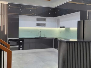 Mẫu tủ bếp nhựa Acrylic chống nước, chống mối mọt tốt