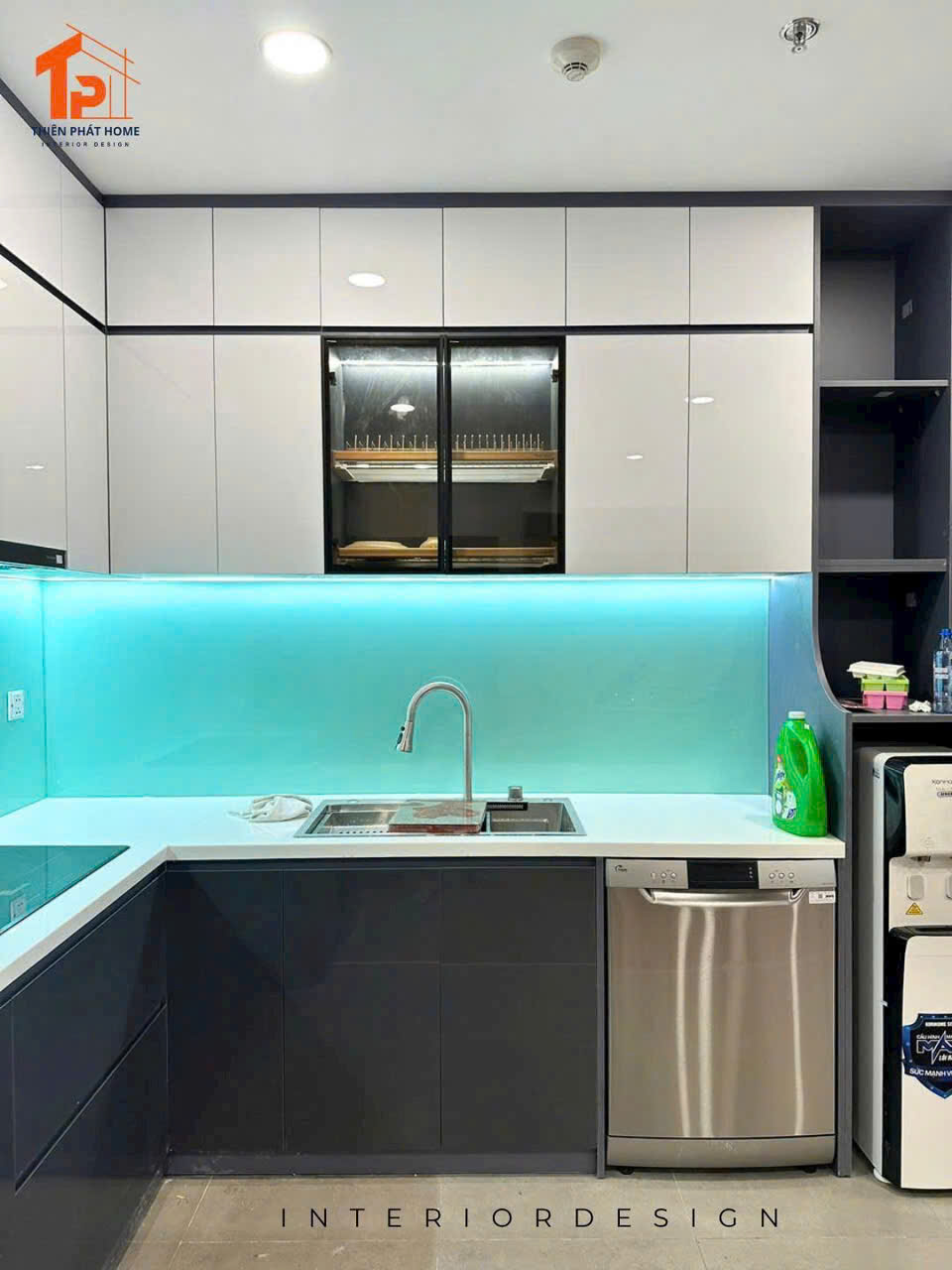 lắp đặt phụ kiện và thiết bị bếp thông minh